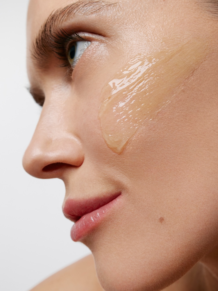 Éclat Sublime Aromatic Vetiver Revitalizing Mask A nourishing oil mask, with the serene aroma of Vetiver Extract, to renew and revitalize skin.